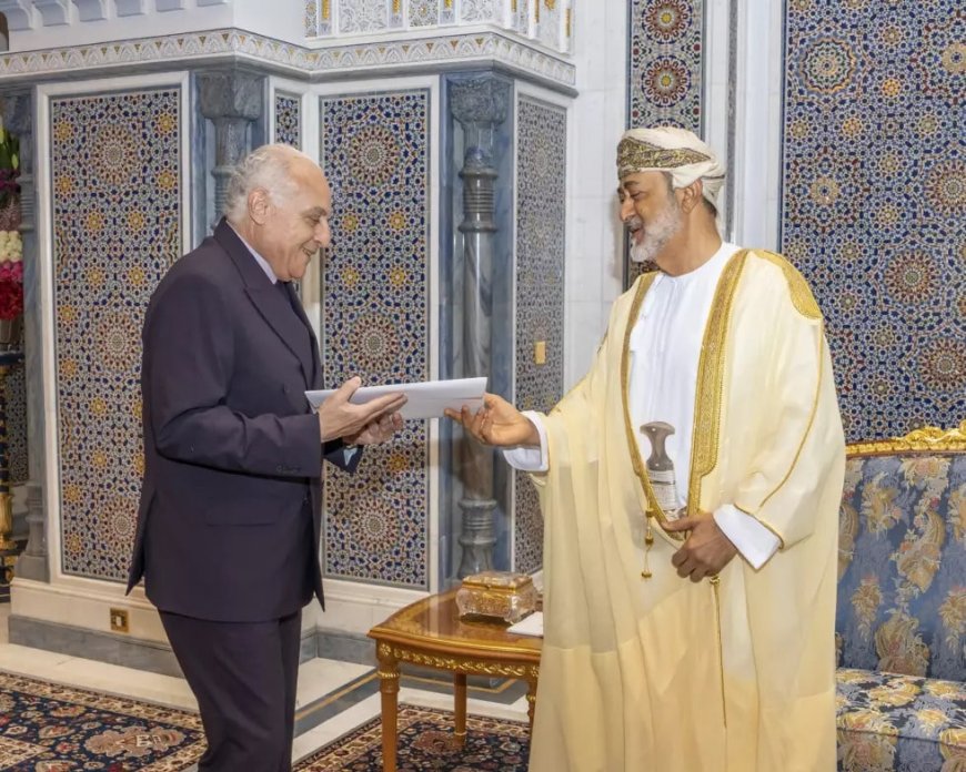 Attaf remet un message écrit du président de la République au sultan d’Oman, Haitham Ben Tariq