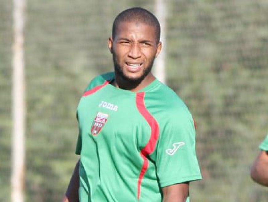 Championnat de Ligue 1/ Un joueur surpris sur le terrain avec un portable à la main