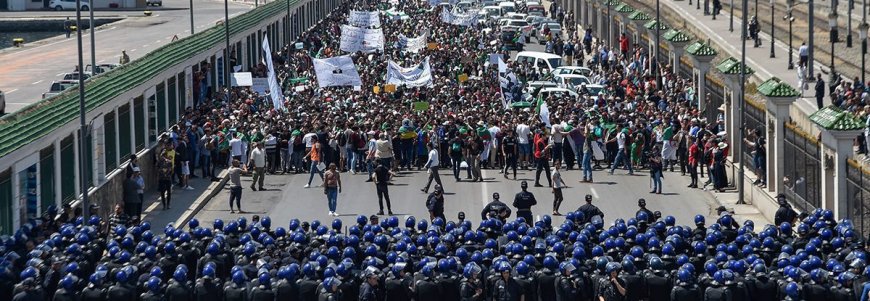 Ouyahia : ceux qui « brandissent l’épouvantail du printemps arabe en Algérie se leurrent »