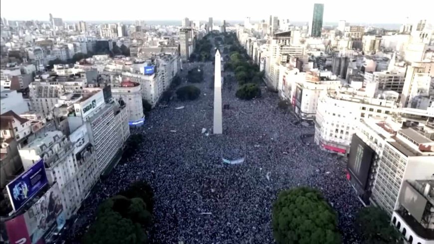 Coupe du monde : des millions d’Argentins investissent les rues pour fêter la victoire (vidéo)