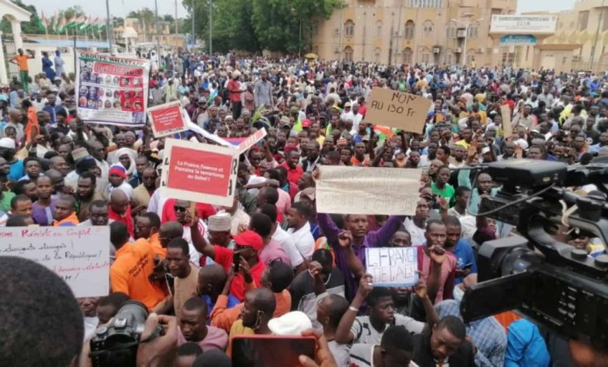 Niger : des manifestations massives réclamant le départ des forces militaires françaises