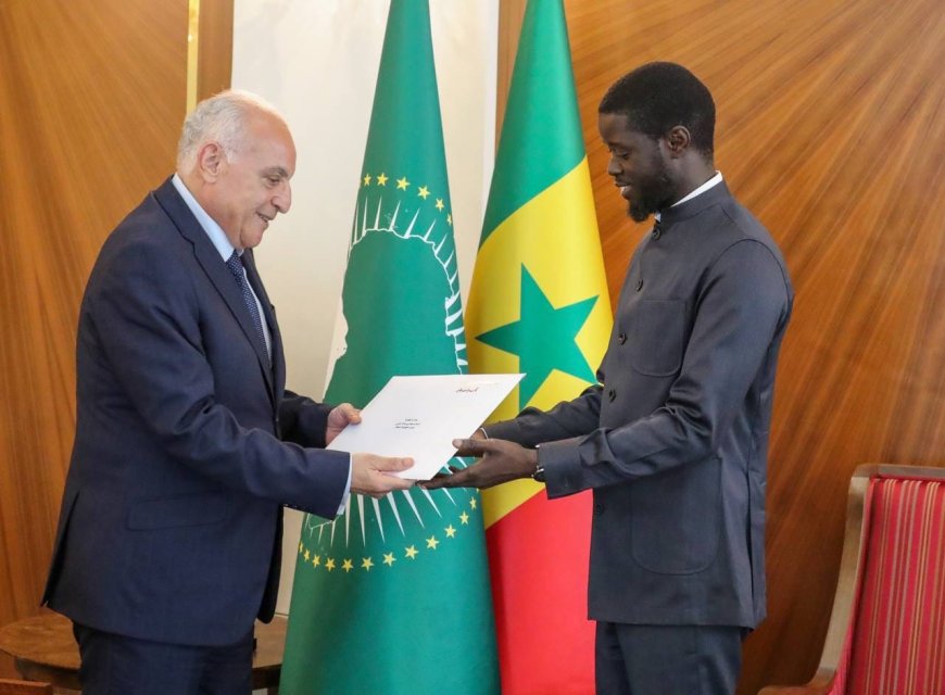 Attaf remet un message écrit du président de la République au président du Sénégal Bassirou Diomaye Faye