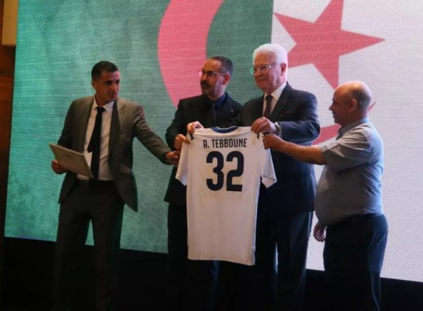 Le président Tebboune honore l’union de Khenchela et Mouloudia El Bayadh