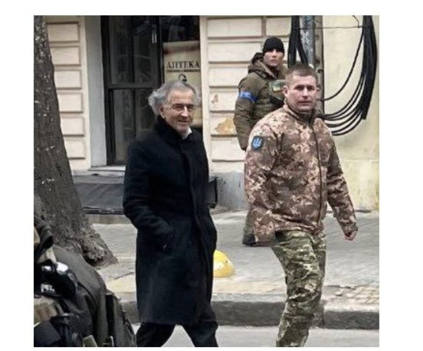 Il est apparu dans la ville d’Odessa, en Ukraine / les images de Bernard-Henri Levy suscitent la colère sur les réseaux sociaux