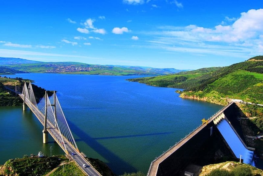 Barrages / début d’une vaste opération de dévasement