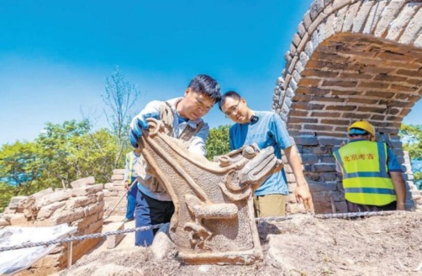 Chine : Une rare sculpture de dragon découverte sur le «mur sauvage» de la Grande Muraille