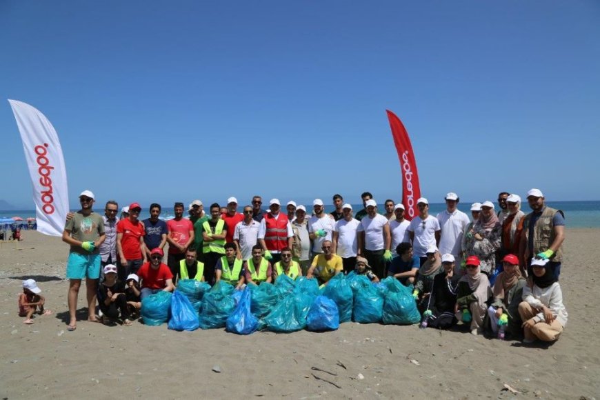 Ooredoo organise une opération de nettoyage de la plage Melbou à Bejaia