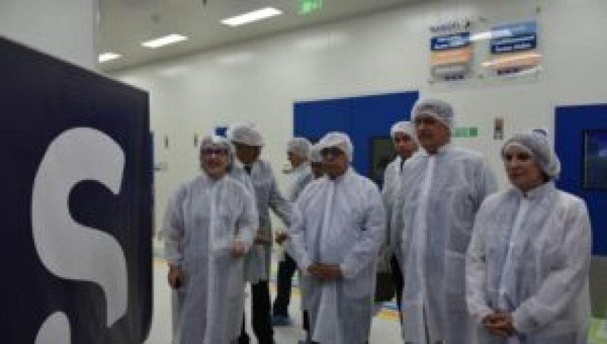 Production pharmaceutique : Aoun visite l’usine de Sanofi à Alger