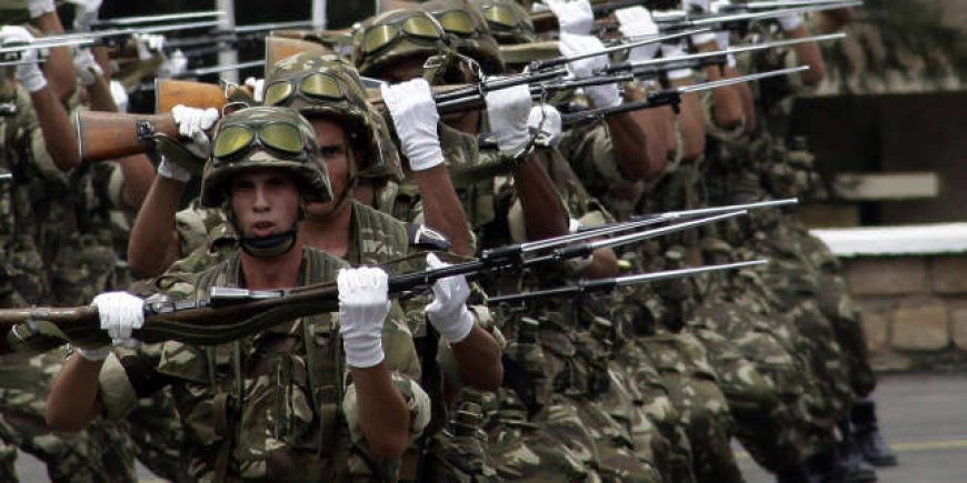 En Algérie, l’armée, premier soutien du président Tebboune