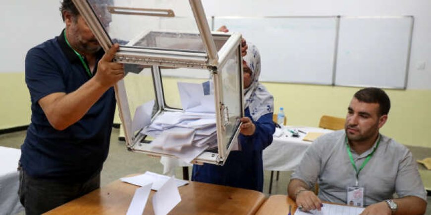 En Algérie, la Cour constitutionnelle double, sans convaincre, le nombre de votants à la présidentielle