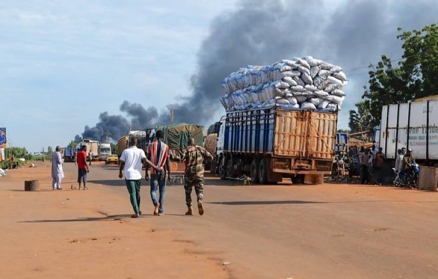 Plusieurs morts et d’énormes dégâts dans une attaque d’envergure à Bamako