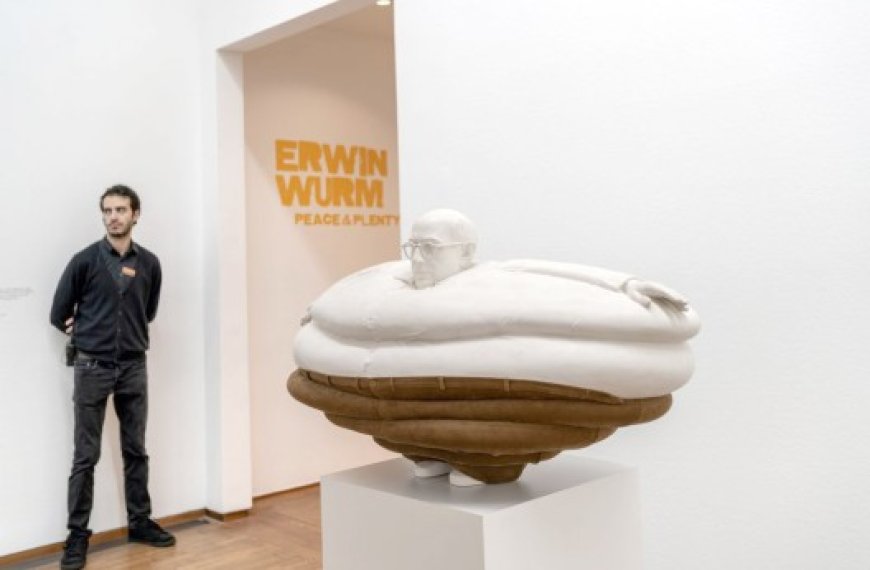 Erwin Wurm : Plasticien de l’absurde face à un monde «dystopique»