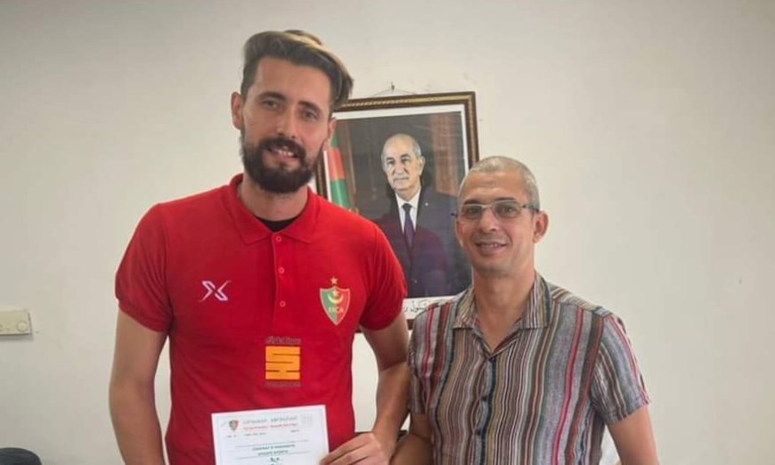 Sofiane Bouyoucef renforce l’équipe du volley-ball