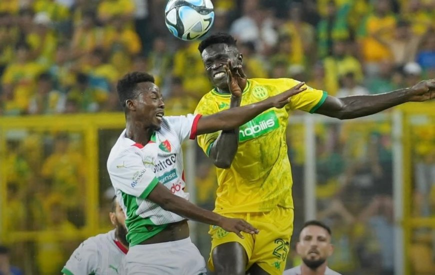 Ligue 1 : Le Mouloudia d'Alger s'impose à Tizi Ouzou