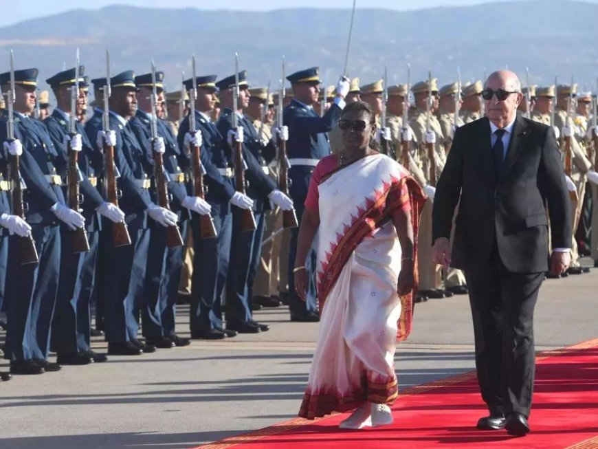 Le Président Tebboune accueille la Présidente de l’Inde à l’aéroport international d’Alger