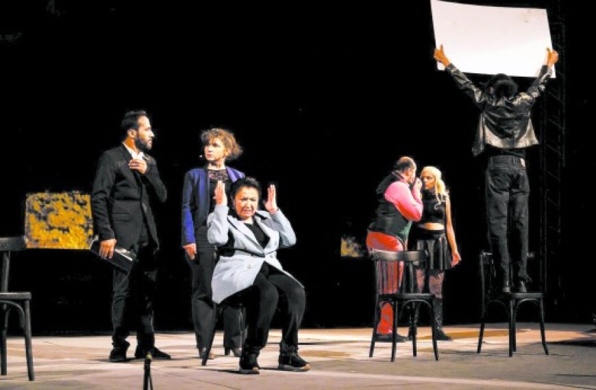 La troupe tunisienne marque le public au FTHB : Danse céleste, un parfait mariage entre les outils du 7e art et le théâtre