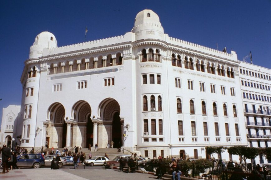 Incendie à la Poste Centrale d’Alger : une œuvre architecturale emblématique endommagée