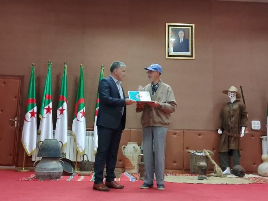 Distribution de clés et d’aides à l’auto-construction à Béjaia 