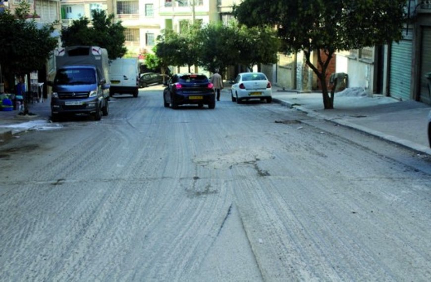 Boulevard Mohamed Khennaoui à Djebel Ouahch (Constantine) : La chaussée décapée est abandonnée depuis des semaines