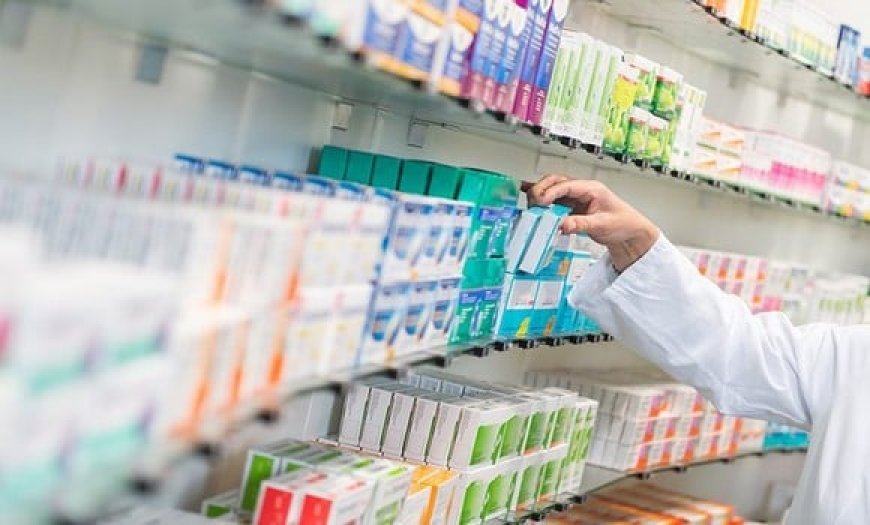 Le ministère de l’industrie insiste sur la nécessité de garantir une disponibilité des médicaments