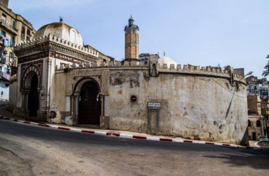 Lancement de l’étude de restauration de la mosquée du Pacha à Oran