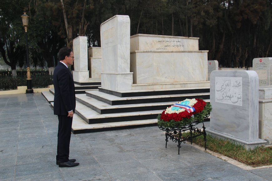 Que cache la symbolique du geste de l’Ambassadeur de France envers Larbi Ben Mhidi ?