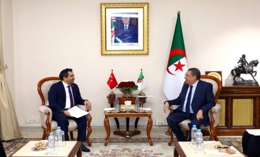 Le ministre de l’Intérieur reçoit l’ambassadeur de Turquie en Algérie