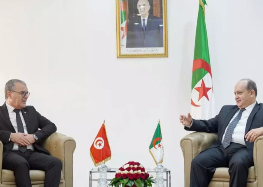 L’Algérie et la Tunisie examinent les opportunités de partenariat dans le domaine industriel