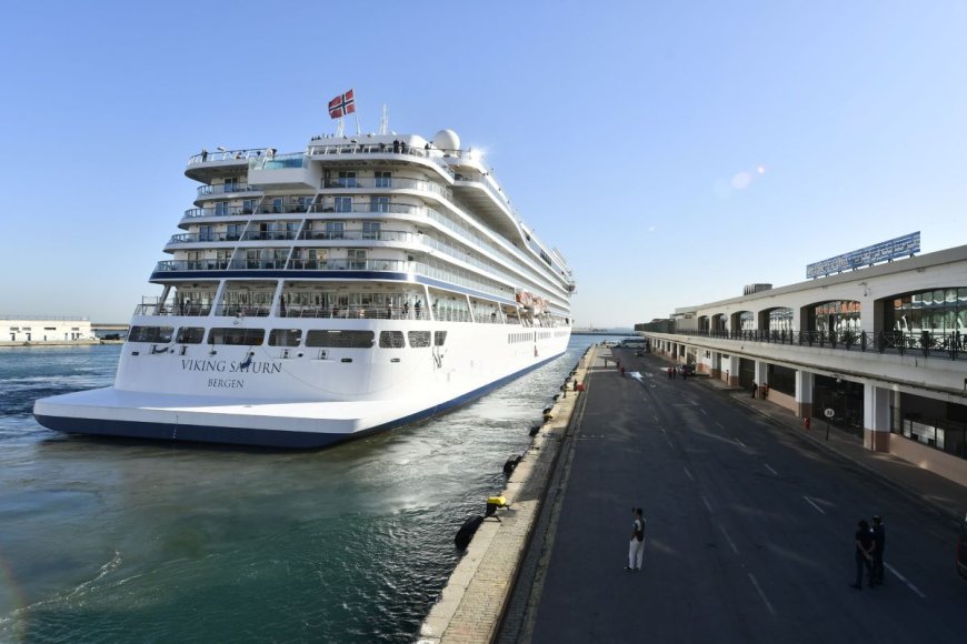 Le bateau de croisière Viking Saturn accoste au port d’Alger avec à son bord 905 touristes