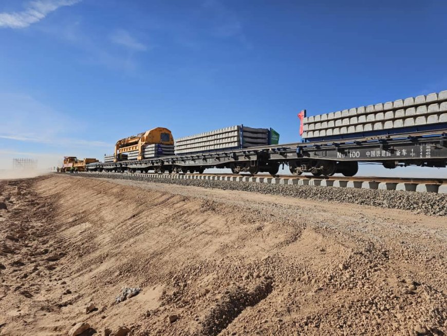 Ligne ferroviaire Tindouf-Gara Djebilet : un train spécial pour accélérer la pose des rails