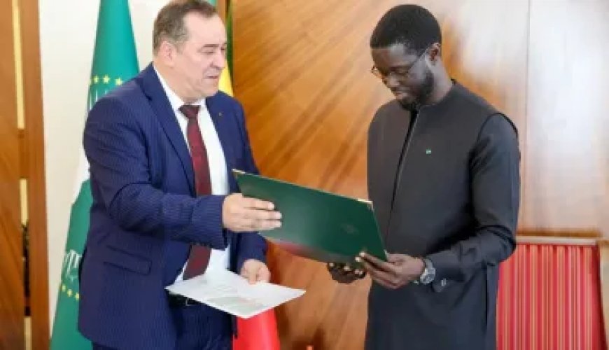 Le ministre de la Communication remet une lettre du président Tebboune à son homologue sénégalais