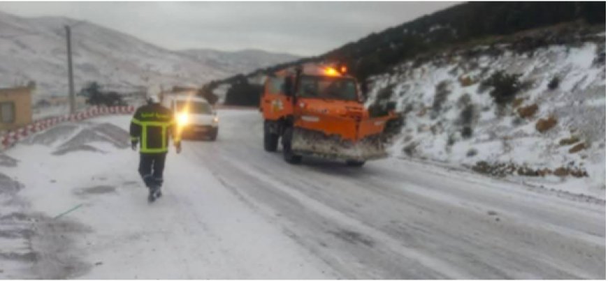 Précipitations à Guelma et Batna : La neige bloque plusieurs axes routiers